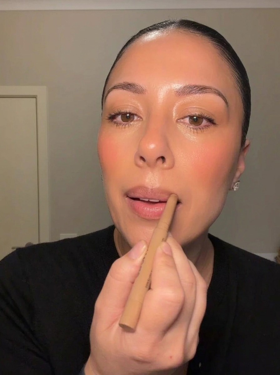 Lip liner demo